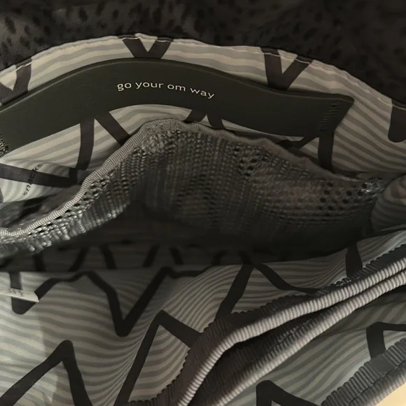 Lululemon side bag/purse - Picture 5 of 7